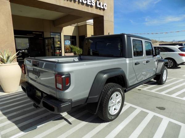 2020 Jeep Gladiator Sport S 4x4 LIKE NEW HARD TO FIND ! for sale in Bullhead City, AZ – photo 9