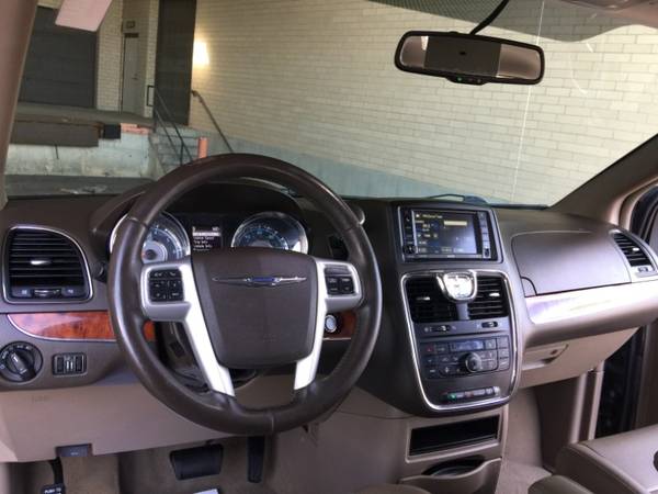 2015 Chrysler Town Country Touring for sale in Mount Prospect, IL – photo 11