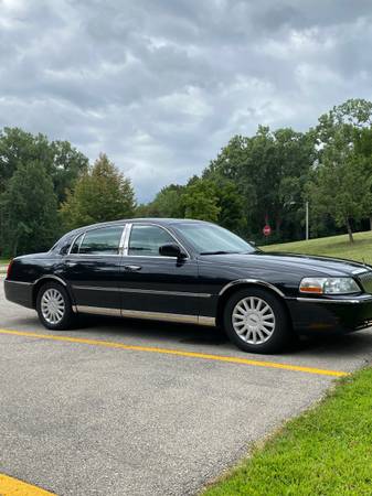 Lincoln Town Car for sale in Appleton, WI – photo 2