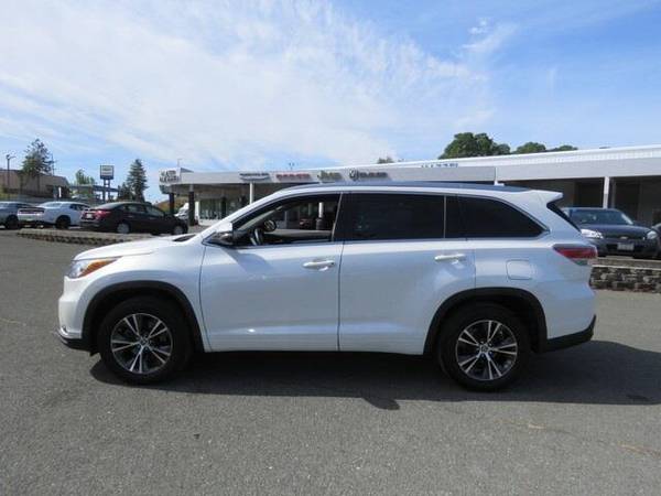 2016 Toyota Highlander SUV XLE V6 (Blizzard Pearl) for sale in Lakeport, CA – photo 2