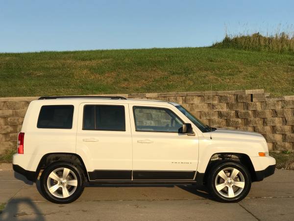 NICE !! 2017 JEEP PATRIOT LATITUDE 4X4, LOW MILES 52K / GAS SAVER !! for sale in Omaha, IA – photo 6