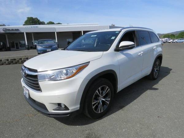 2016 Toyota Highlander SUV XLE V6 (Blizzard Pearl) for sale in Lakeport, CA – photo 10