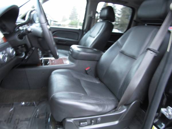 2009 Chevrolet Suburban 4X4 4dr 1500 LTZ BLK ON BLK QUAD SEATING for sale in Milwaukie, OR – photo 12