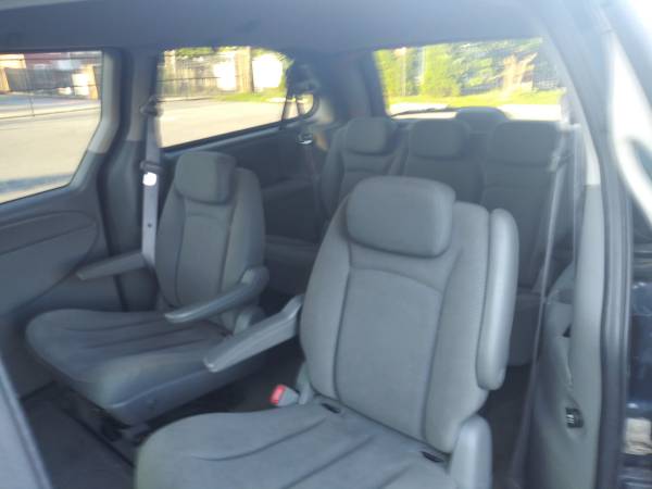 2007 Chrysler Town & Country LX for sale in Allentown, PA – photo 9