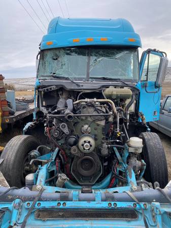 2005 Freightliner Columbia Parts for sale in Othello, WA – photo 3