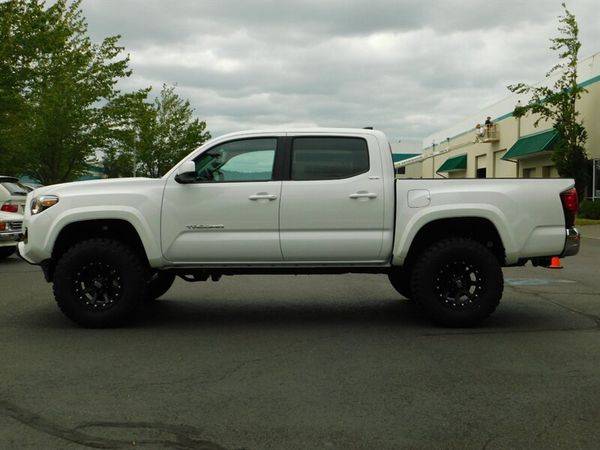 2018 Toyota Tacoma SR5 V6 4X4 / 1-OWNER / LOW MILES / LIFTED LIFTED... for sale in Portland, OR – photo 3