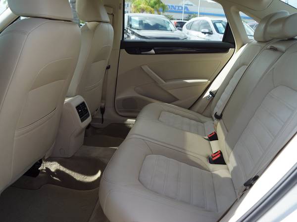 2015 Volkswagen Passat 1.8T SEL Premium for sale in Pharr, TX – photo 8