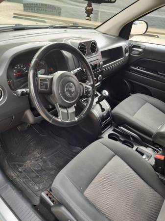 Beautiful 2012 Jeep Compass Latitude 4x4 make offer for sale in Youngstown, OH – photo 4