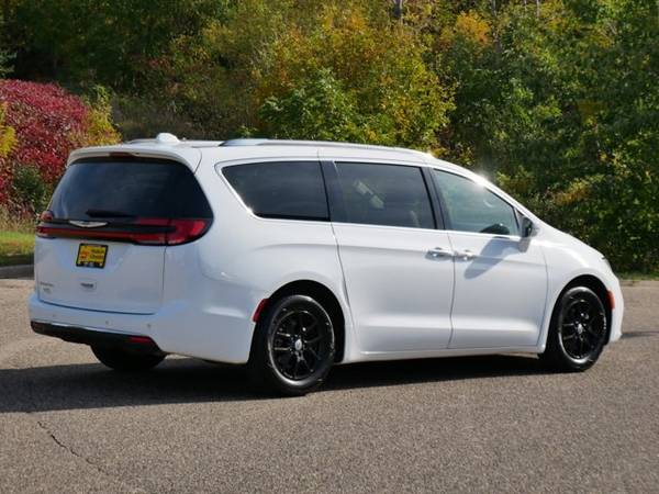 2021 Chrysler Pacifica Touring L - - by dealer for sale in Hudson, MN – photo 7