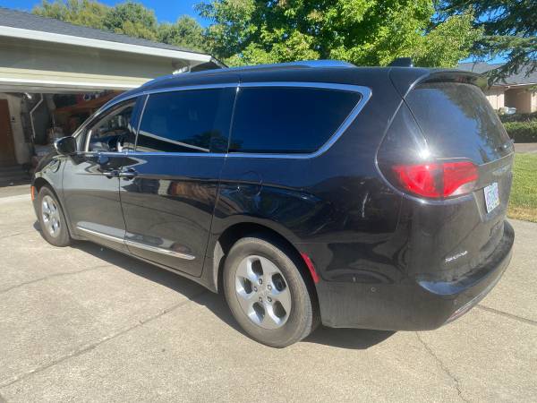 2020 Pacifica Plug for sale in Medford, OR – photo 2