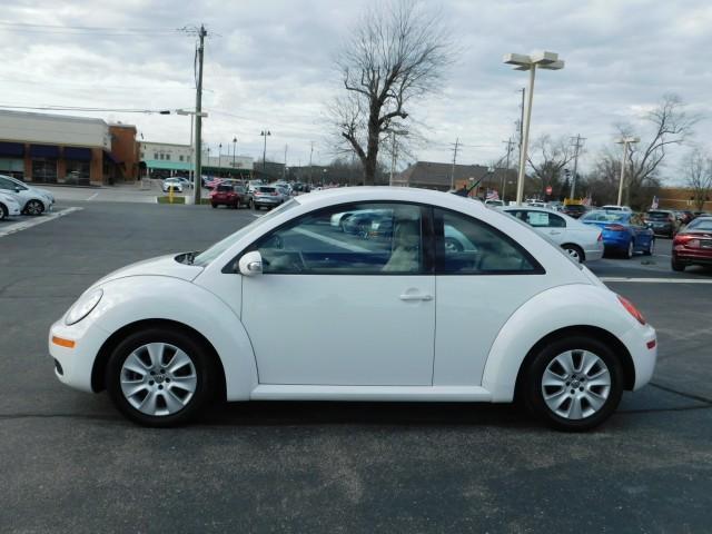 2009 Volkswagen New Beetle 2.5 for sale in Fishers, IN – photo 4