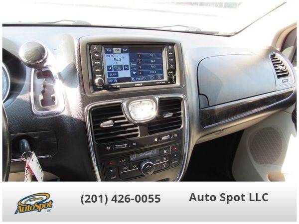 2011 Chrysler Town Country Touring Minivan 4D EZ-FINANCING! for sale in Garfield, NJ – photo 20