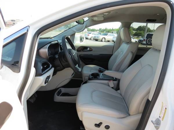 2018 Chrysler Pacifica Bright White Clearcoat PRICED TO SELL! for sale in Pensacola, FL – photo 8