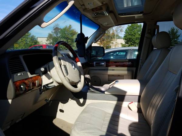 2004 LINCOLN NAVIGATOR LUXURY, CLEAN IN/OUT, PA INSPECTION, LOADED for sale in Allentown, PA – photo 5