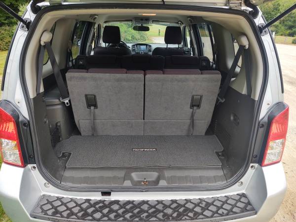 2011 Nissan Pathfinder V6 4x4 3rd Row! - - by for sale in East Derry, NH – photo 13