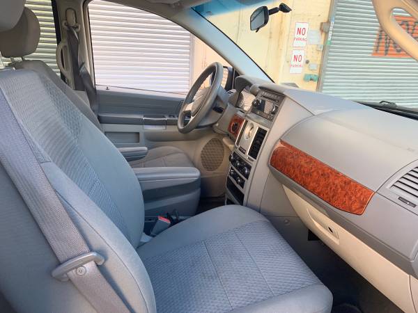 2009 Chrysler Town and Country seats 7 for sale in Bronx, NY – photo 5