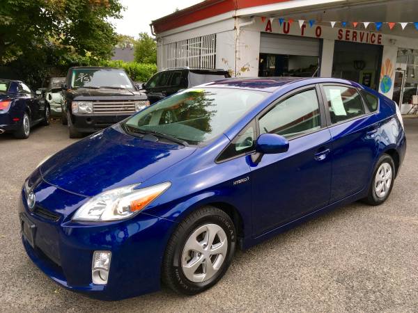 2010 Toyota Prius IV. JBL Sound. 45-55MPG. Heated Leather Seats. for sale in Portland, OR – photo 3