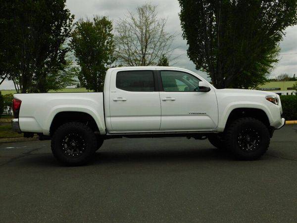 2018 Toyota Tacoma SR5 V6 4X4 / 1-OWNER / LOW MILES / LIFTED LIFTED... for sale in Portland, OR – photo 4