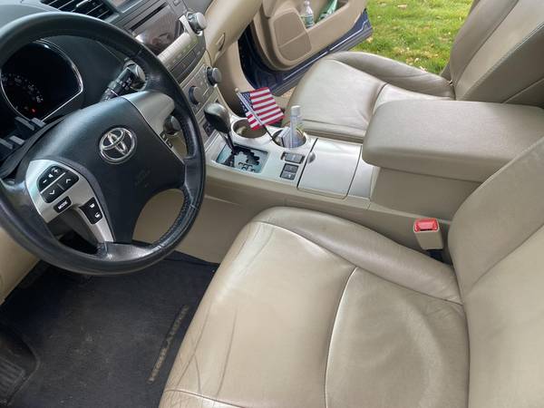 TOYOTA HIGHLANER 4WD SE 2012 - cars & trucks - by owner - vehicle... for sale in Tewksbury, MA – photo 5