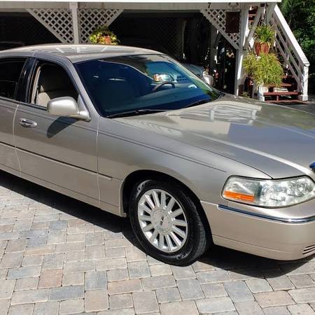 Lincoln Town Car 2003 Signature for sale in Englewood, FL – photo 2