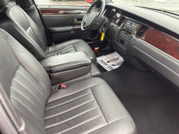 2006 Lincoln TOWN CAR EXECUTIVE L RWD V8-JUST IN! for sale in Ogdensburg, NY – photo 4