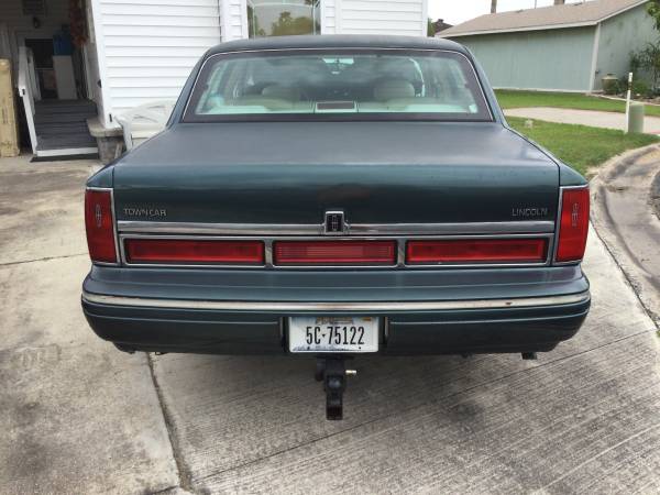 1997 Lincoln Town car - cars & trucks - by owner - vehicle... for sale in Brownsville, TX