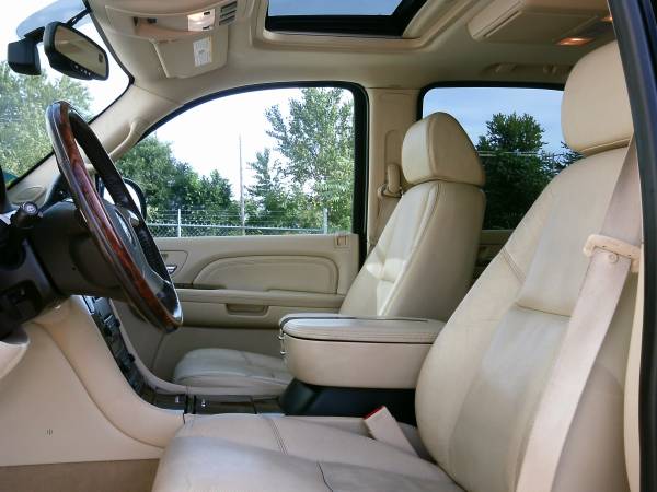 2008 Cadillac Escalade-HEATED LEATHER! NAV! REMOTE START! DVD! for sale in Silvis, IA – photo 10