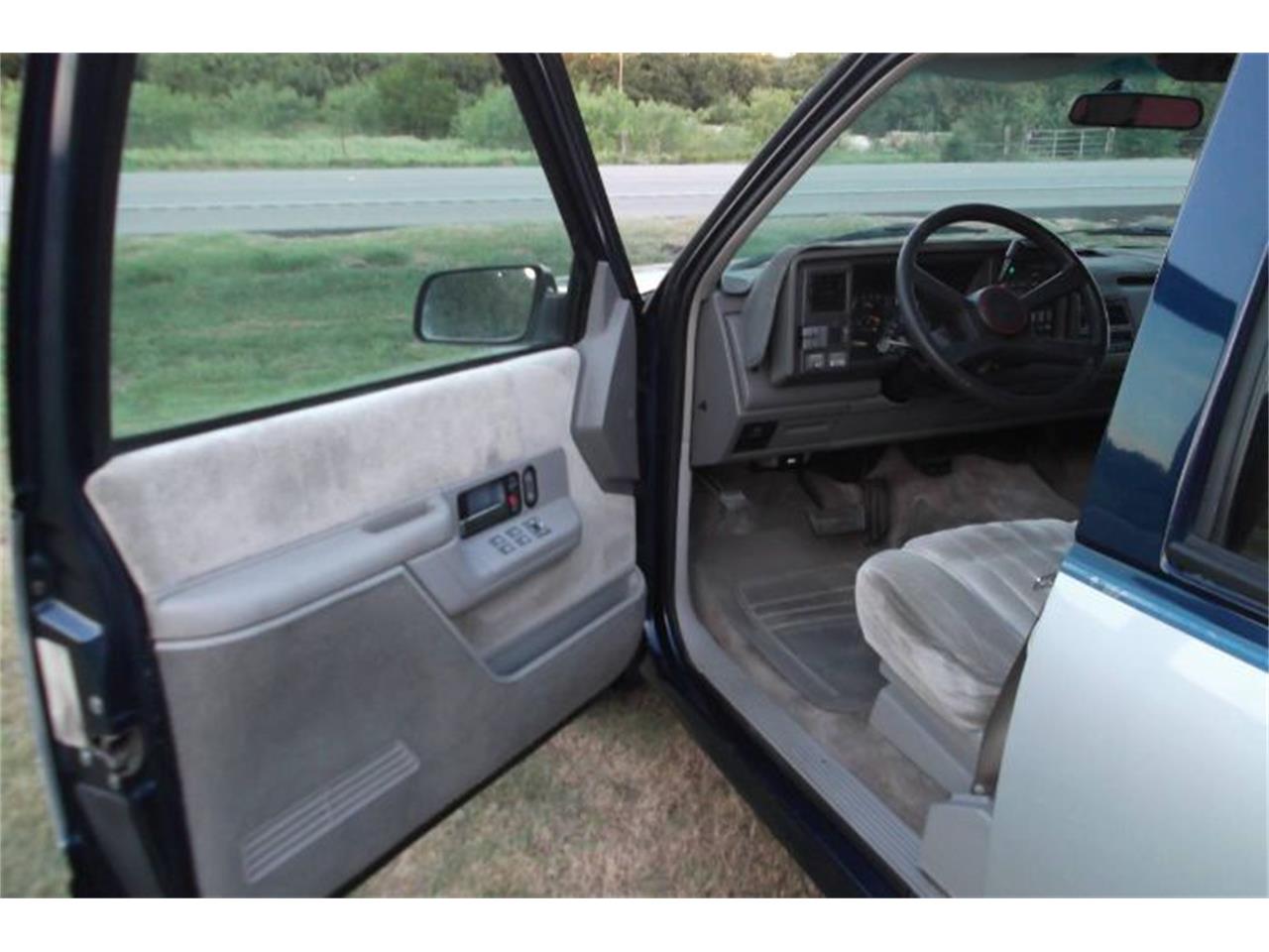 1993 GMC Suburban for sale in Cadillac, MI – photo 6