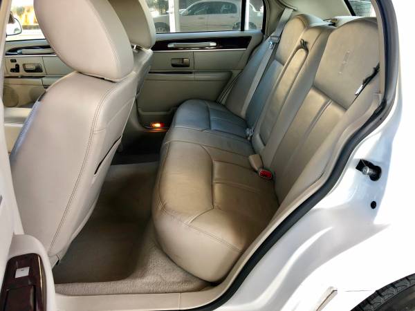 ** 2011 LINCOLN TOWN CAR ** LEATHER LOADED for sale in Anderson, CA – photo 12