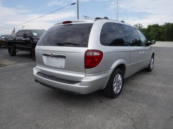 2005 Chrysler Town & Country FWD Limited Minivan 4D Trades Welcome Fin for sale in Harrisonville, MO – photo 11