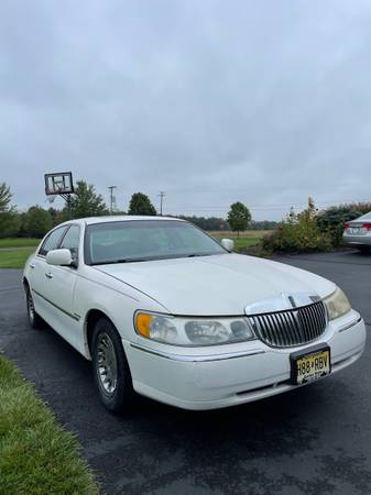 2002 Lincoln Town Car for sale for sale in Milford, NJ – photo 4