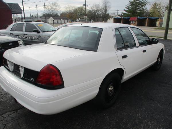 2010 FORD CROWN VIC ONE OWNER - cars & trucks - by dealer - vehicle... for sale in Middletown, OH – photo 3