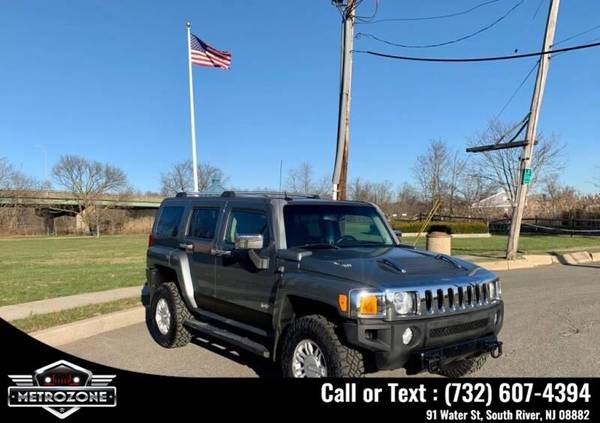 2009 Hummer H3, Immaculate Condition, Runs 100 , New Tires for sale in South River, NY – photo 3