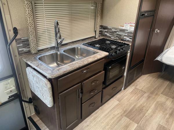 2018 Mercedes Thor Motorcoach RV Freedom Elite 24FE 1OWNER LOW for sale in Pinellas Park, FL – photo 13