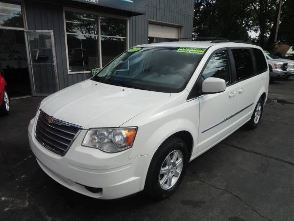 2010 Chrysler Town & Country Touring for sale in Lansing, MI – photo 4