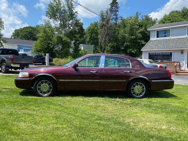2006 Lincoln Town Car 4dr Sdn Designer Series - cars & trucks - by... for sale in Charlton, MA – photo 6