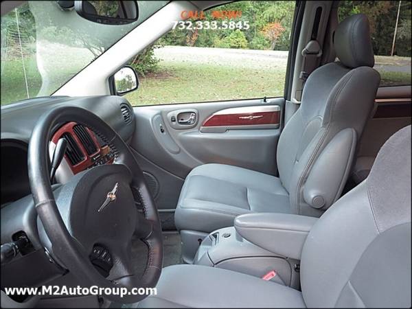 2006 Chrysler Town & Country Limited 4dr Extended Mini Van w/ Power... for sale in East Brunswick, NY – photo 15