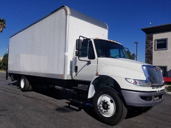2016 International 26ft box truck cummins diesel like Freightliner AIR for sale in Los Angeles, CA