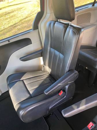 2012 CHRYSLER TOWN & COUNTRY - cars & trucks - by owner - vehicle... for sale in saginaw, MI – photo 16