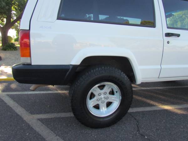 1999 jeep XJ cherokee 4wd WHITE 2 DOOR SPORT 4.0 AUTO LIFTED CLEAN for sale in Sun City, AZ – photo 11