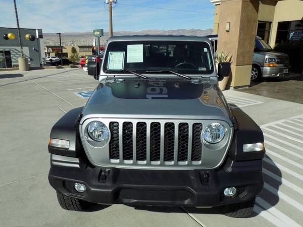 2020 Jeep Gladiator Sport S 4x4 LIKE NEW HARD TO FIND ! for sale in Bullhead City, AZ – photo 2