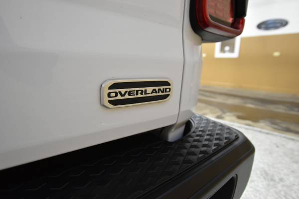 2020 Jeep Gladiator Overland 4x4 - - by dealer for sale in Chicago, MI – photo 9