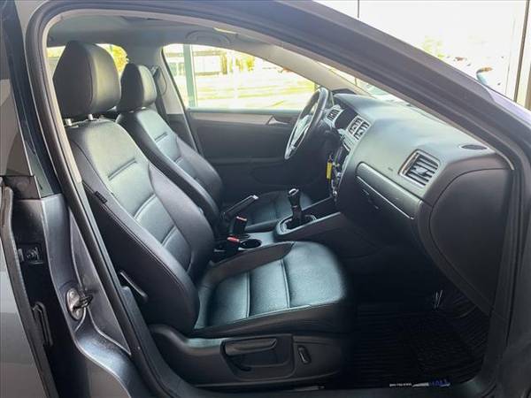 2013 VW JETTA TDI HEATED SEATS/BLUETOOTH/POWER SUNROOF/ MANUAL TRANS for sale in Eau Claire, WI – photo 16