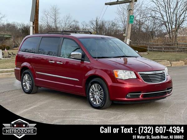 2013 Chrysler Town & Country Touring, Fully Loaded for sale in South River, NY – photo 2