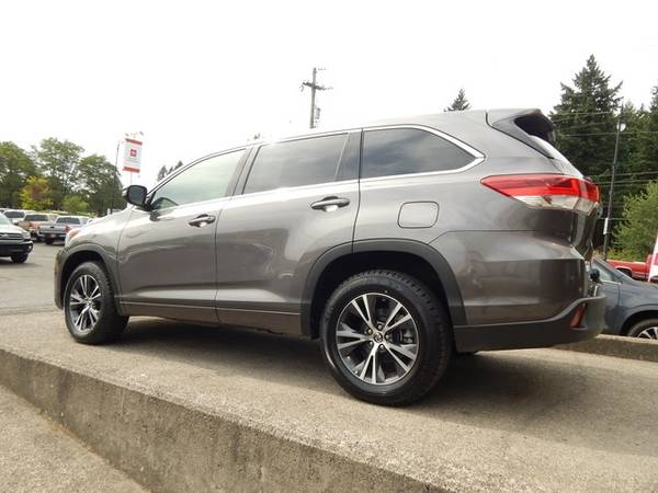 2017 Toyota Highlander Certified LE I4 FWD SUV for sale in Vancouver, WA – photo 4
