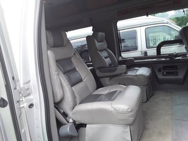 Conversion Van FORD HIGH TOP E150 for sale in Syracuse, NY – photo 3