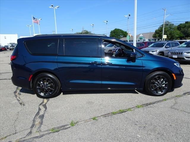 2021 Chrysler Pacifica Touring-L for sale in East Providence, RI – photo 9