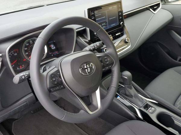 2019 Toyota Corolla Hatchback SE Hatchback 4D hatchback White - -... for sale in Farmington, MI – photo 23
