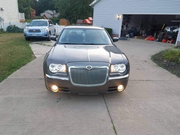 2009 Chrysler 300 - cars & trucks - by owner - vehicle automotive sale for sale in Uniontown , OH