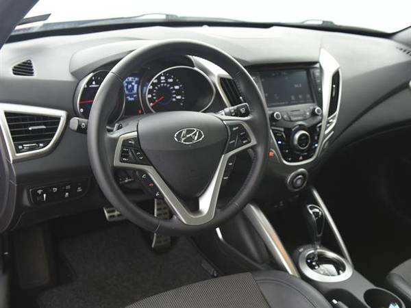 2016 Hyundai Veloster Coupe 3D coupe Red - FINANCE ONLINE for sale in Memphis, TN – photo 2